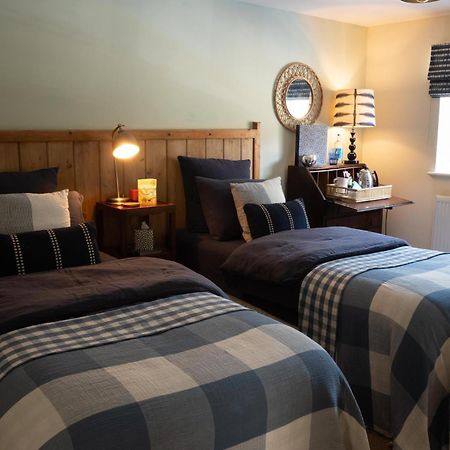 The Saxon Inn Child Okeford ภายนอก รูปภาพ
