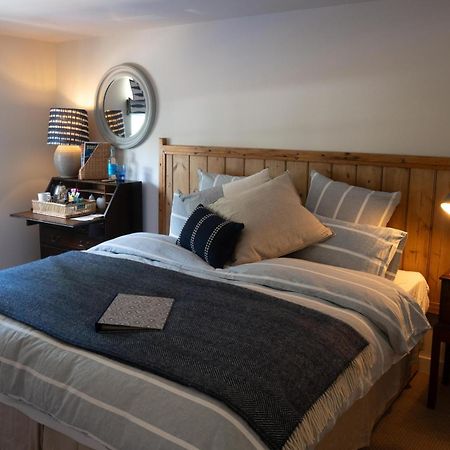 The Saxon Inn Child Okeford ภายนอก รูปภาพ