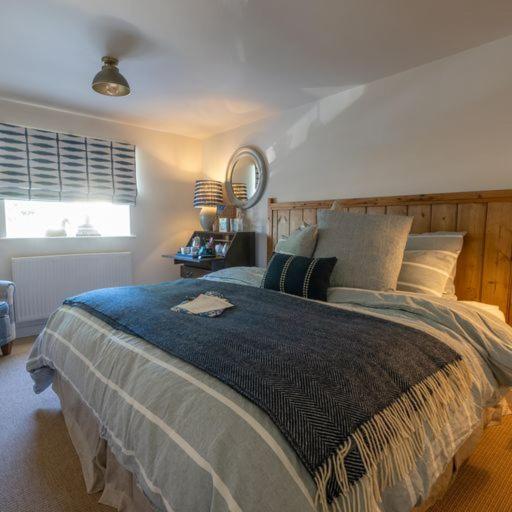 The Saxon Inn Child Okeford ภายนอก รูปภาพ